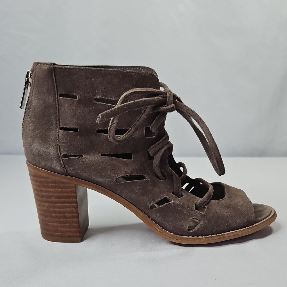 Vince Camuto Tressa cutout lace-up Gray Suede bootie Size 7.5